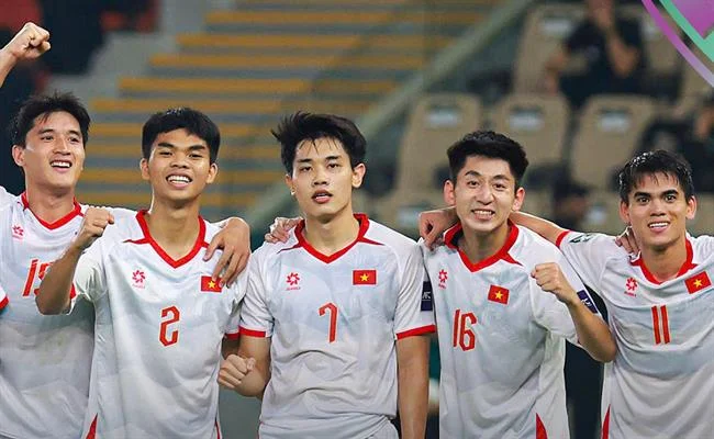 Bàn chơi Xóc Đĩa và Tài Xỉu trực tuyến tại i9bet141 cổng game với bát và xúc xắc